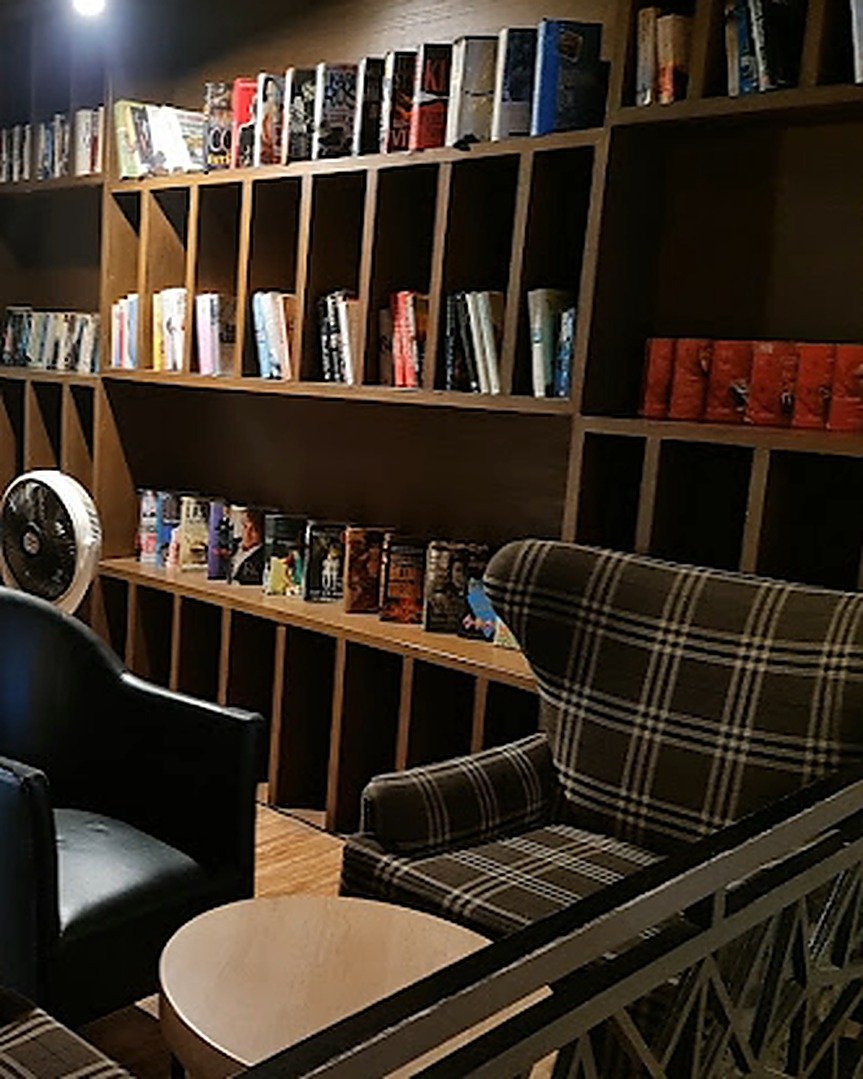 Book-lined lounge corner at Second Cup Johar Town